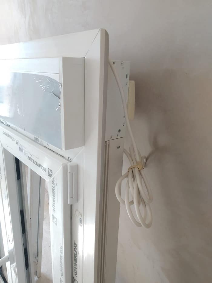 Instalación de ventana de PVC con persiana en malaga
