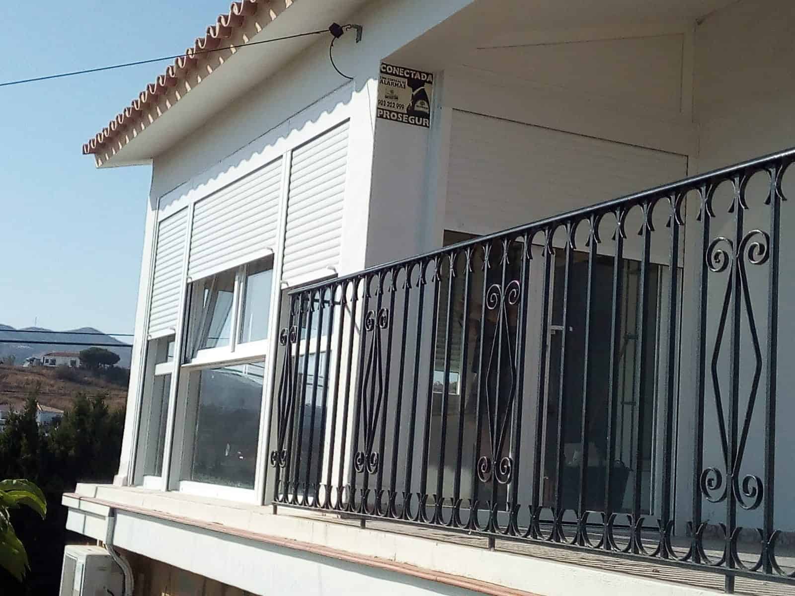 ventanal de pvc con persiana